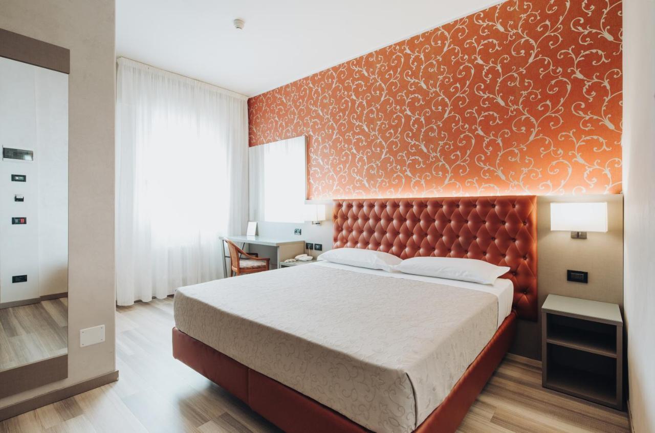 Hotel Alan Анцола-делл'Емілія Екстер'єр фото