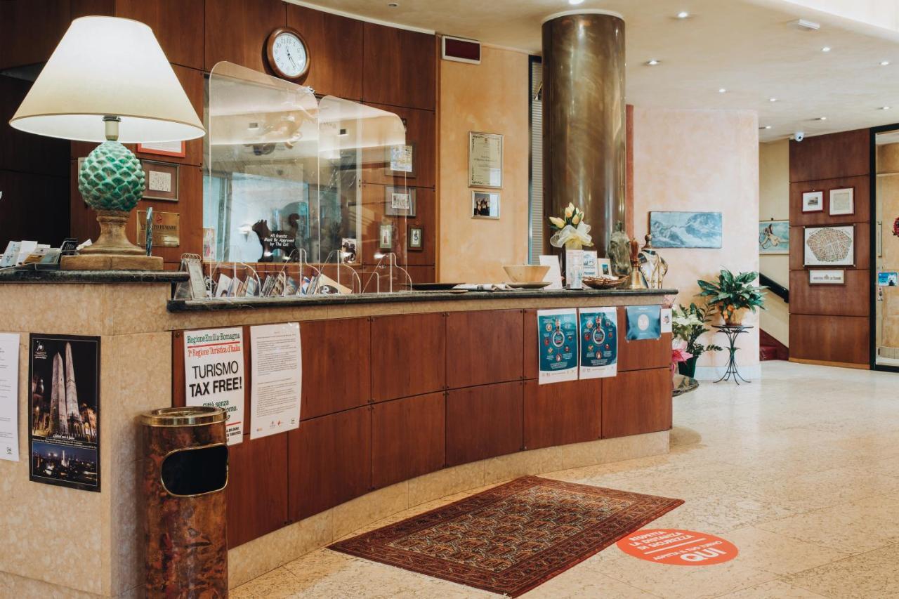 Hotel Alan Анцола-делл'Емілія Екстер'єр фото