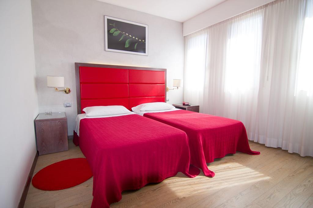 Hotel Alan Анцола-делл'Емілія Екстер'єр фото