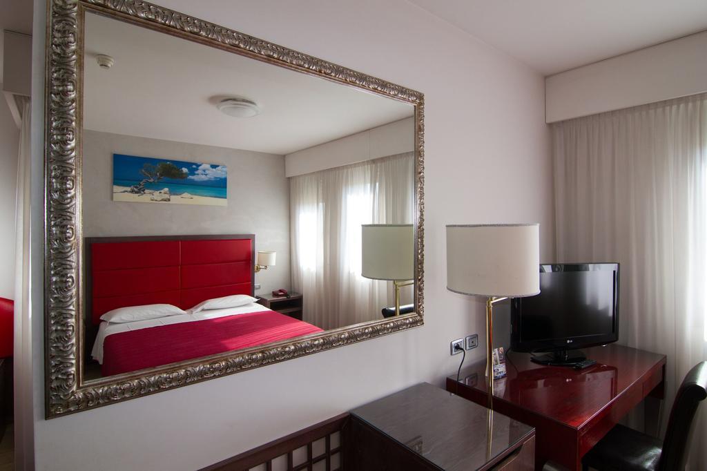 Hotel Alan Анцола-делл'Емілія Екстер'єр фото