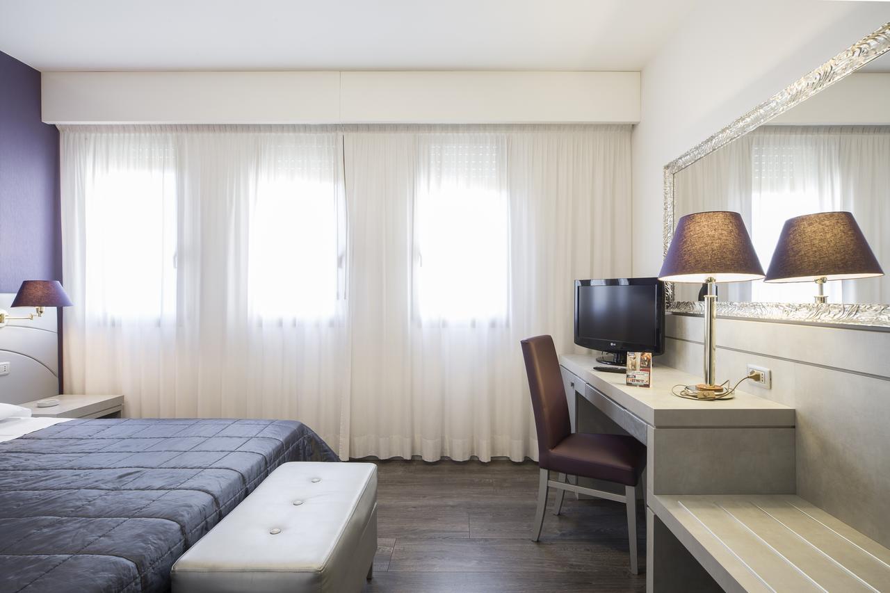 Hotel Alan Анцола-делл'Емілія Екстер'єр фото