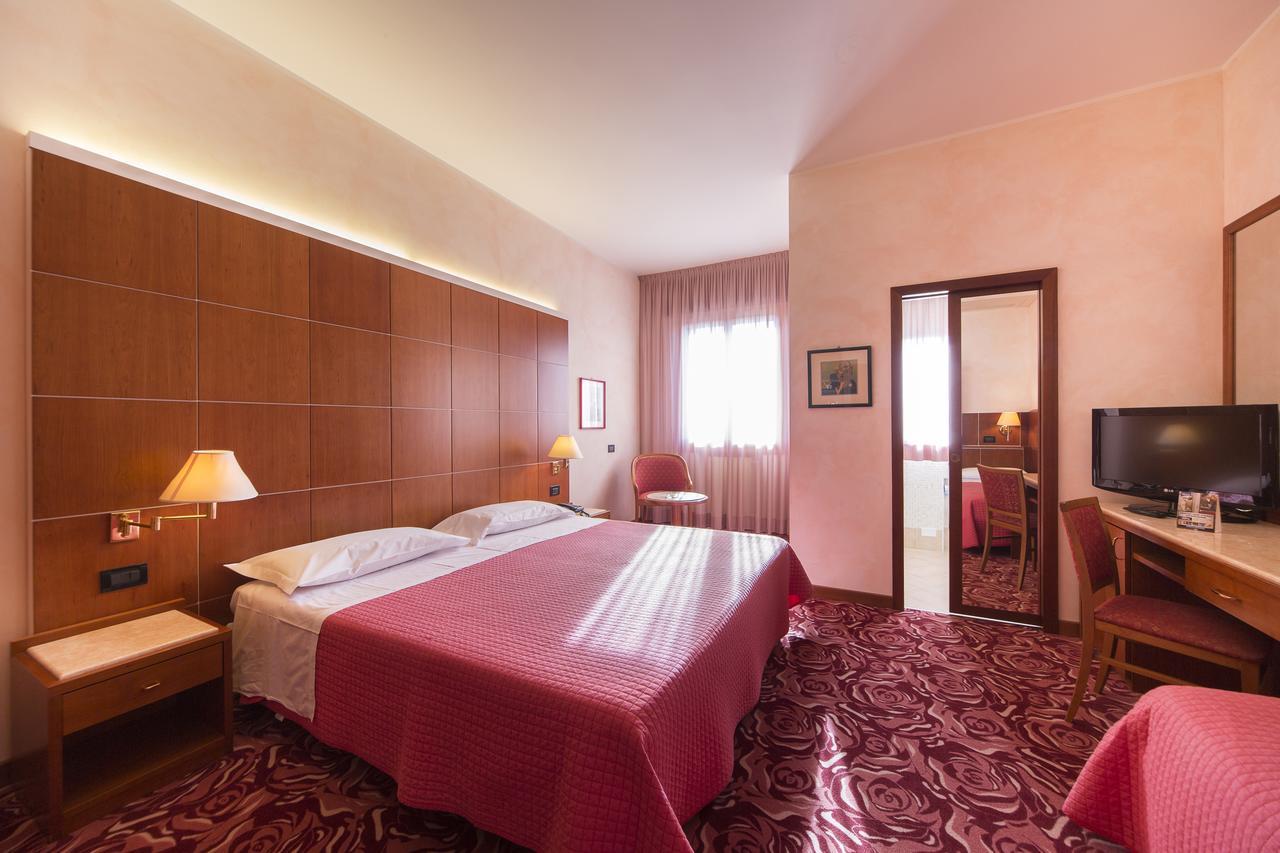 Hotel Alan Анцола-делл'Емілія Екстер'єр фото