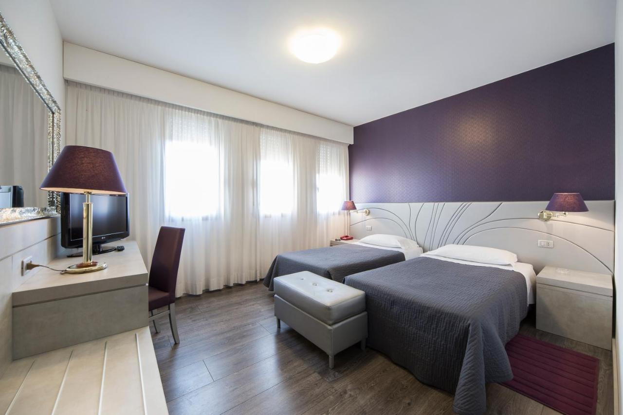 Hotel Alan Анцола-делл'Емілія Екстер'єр фото
